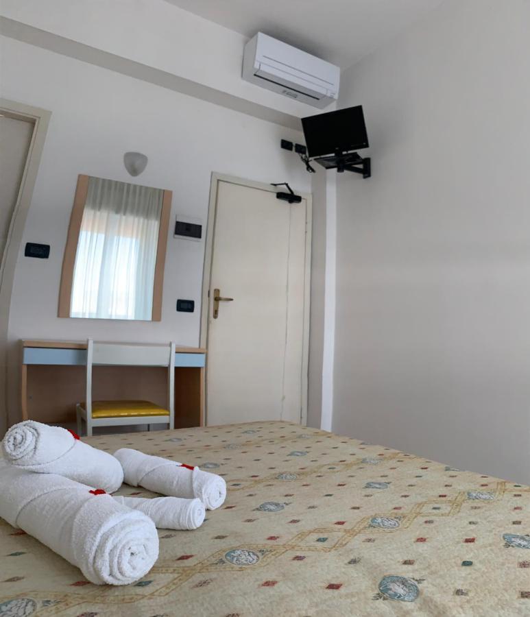 Hotel Del Vecchio リミニ エクステリア 写真